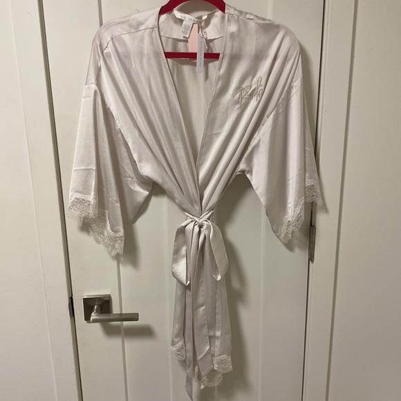 Victoria’s Secret Bride Robe White Silky lace trim sleeves & bottom knee length - Picture 2 of 7